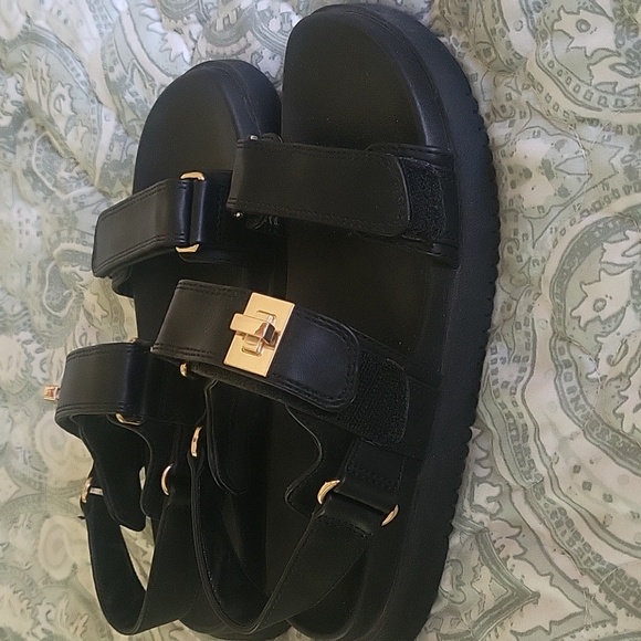 A new day chunky sandals - Picture 2 of 4